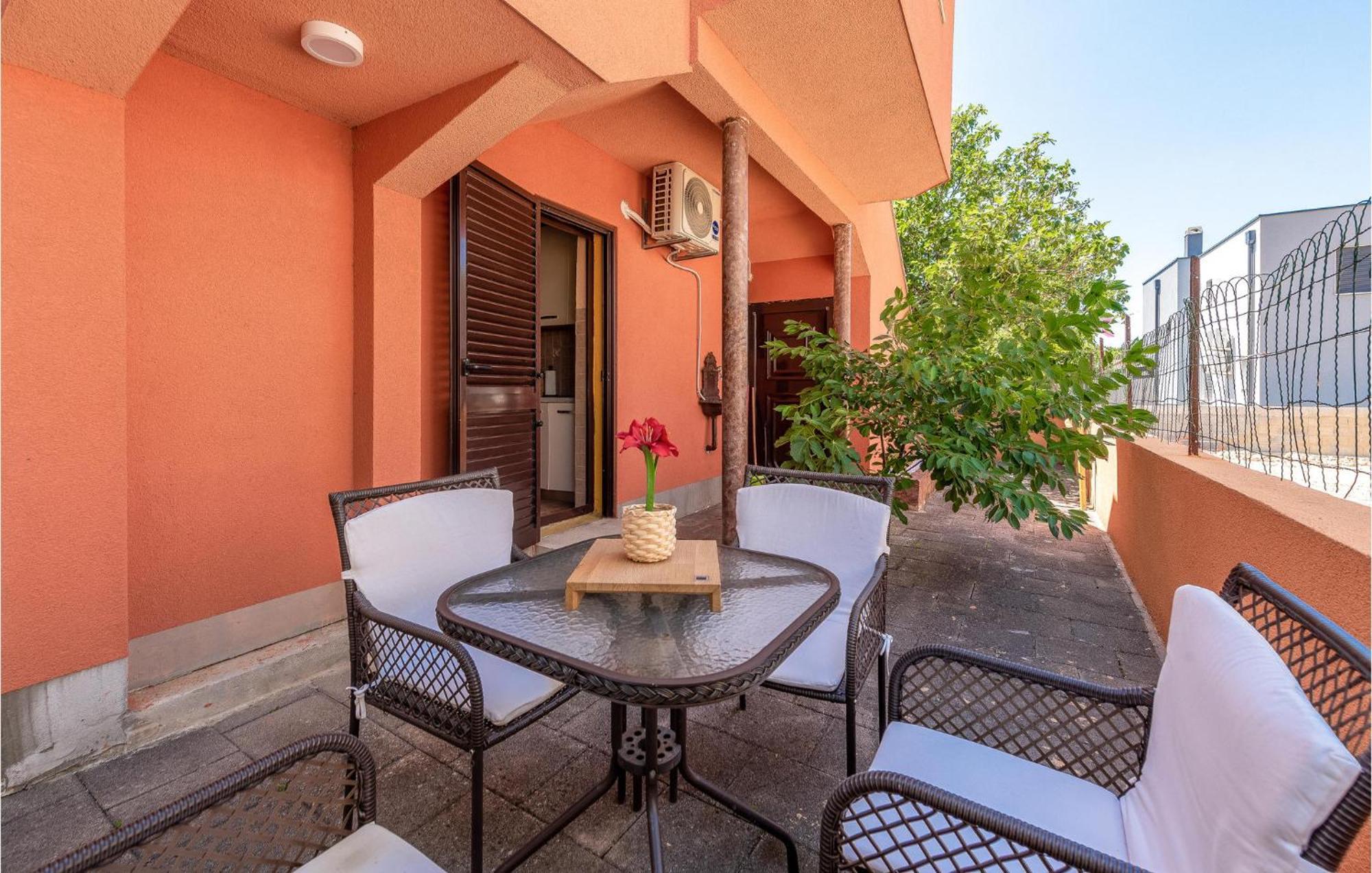 Cozy Home In Vrsi With Wifi Exterior foto