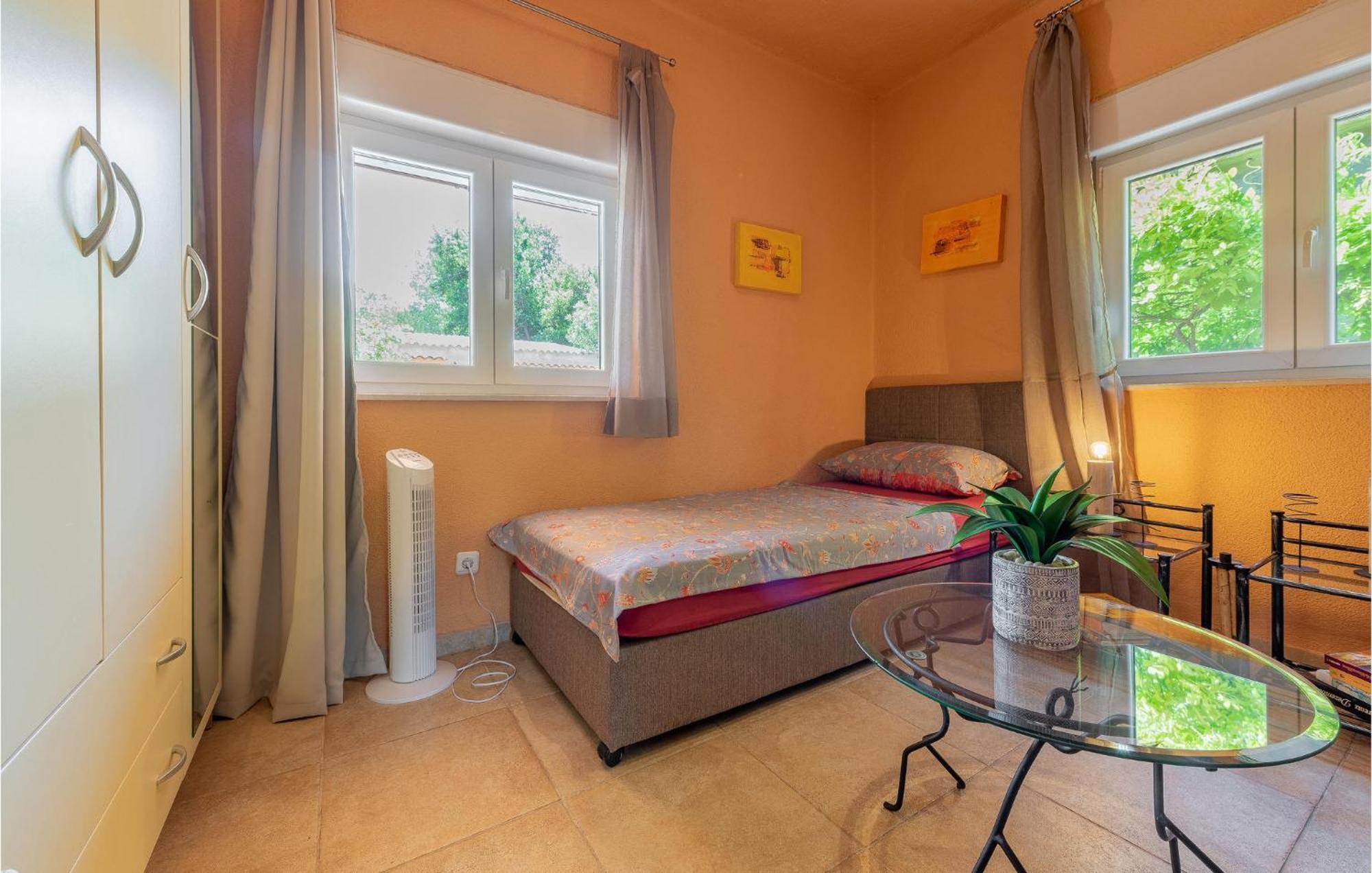 Cozy Home In Vrsi With Wifi Exterior foto